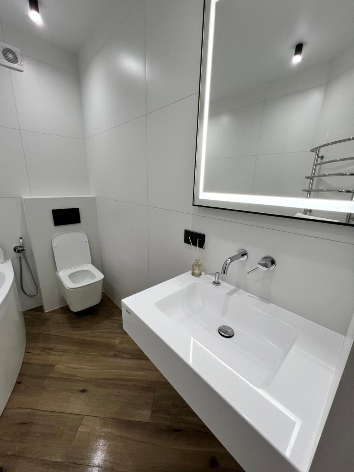 Люкс Апартаменти Район Автовокзалу В Жкарена Та Жк Great House Поблизу Обласноі Лікарні 리우네 외부 사진