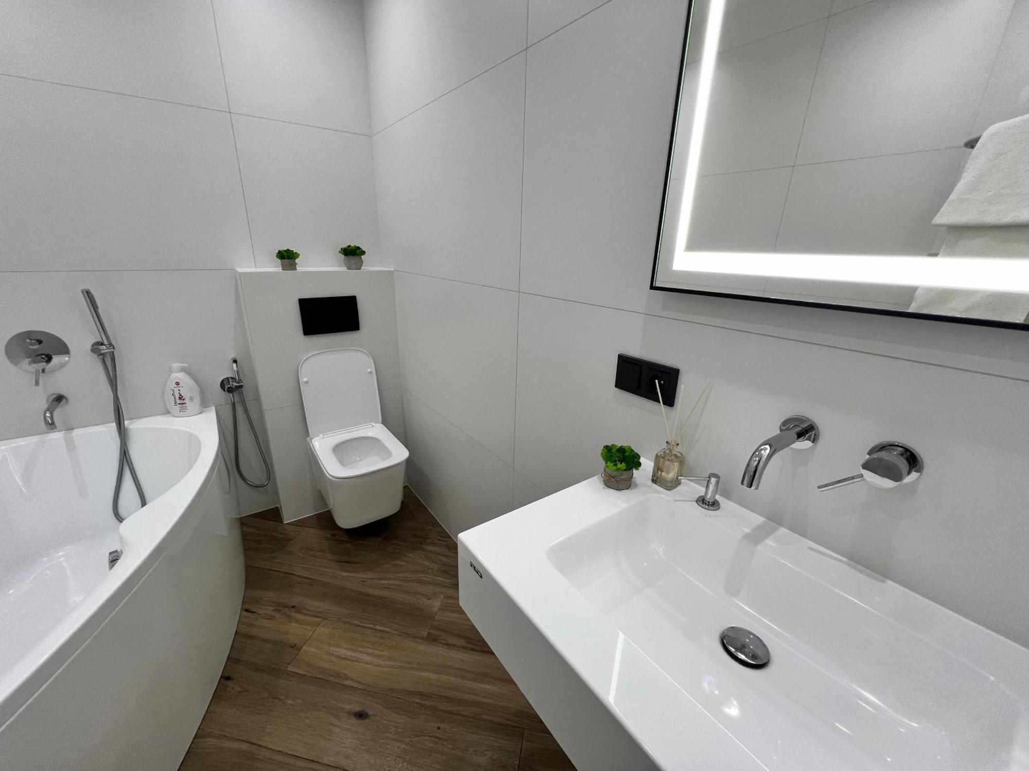 Люкс Апартаменти Район Автовокзалу В Жкарена Та Жк Great House Поблизу Обласноі Лікарні 리우네 외부 사진