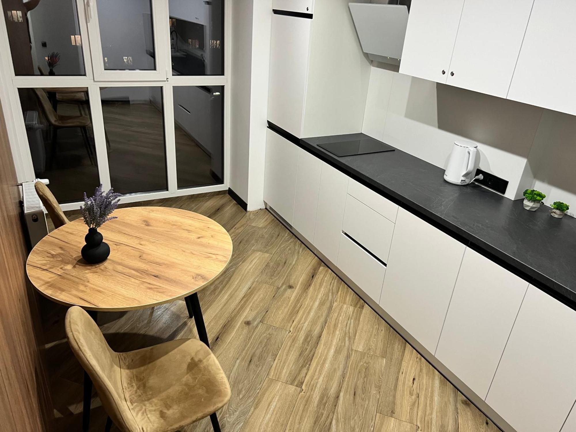 Люкс Апартаменти Район Автовокзалу В Жкарена Та Жк Great House Поблизу Обласноі Лікарні 리우네 외부 사진